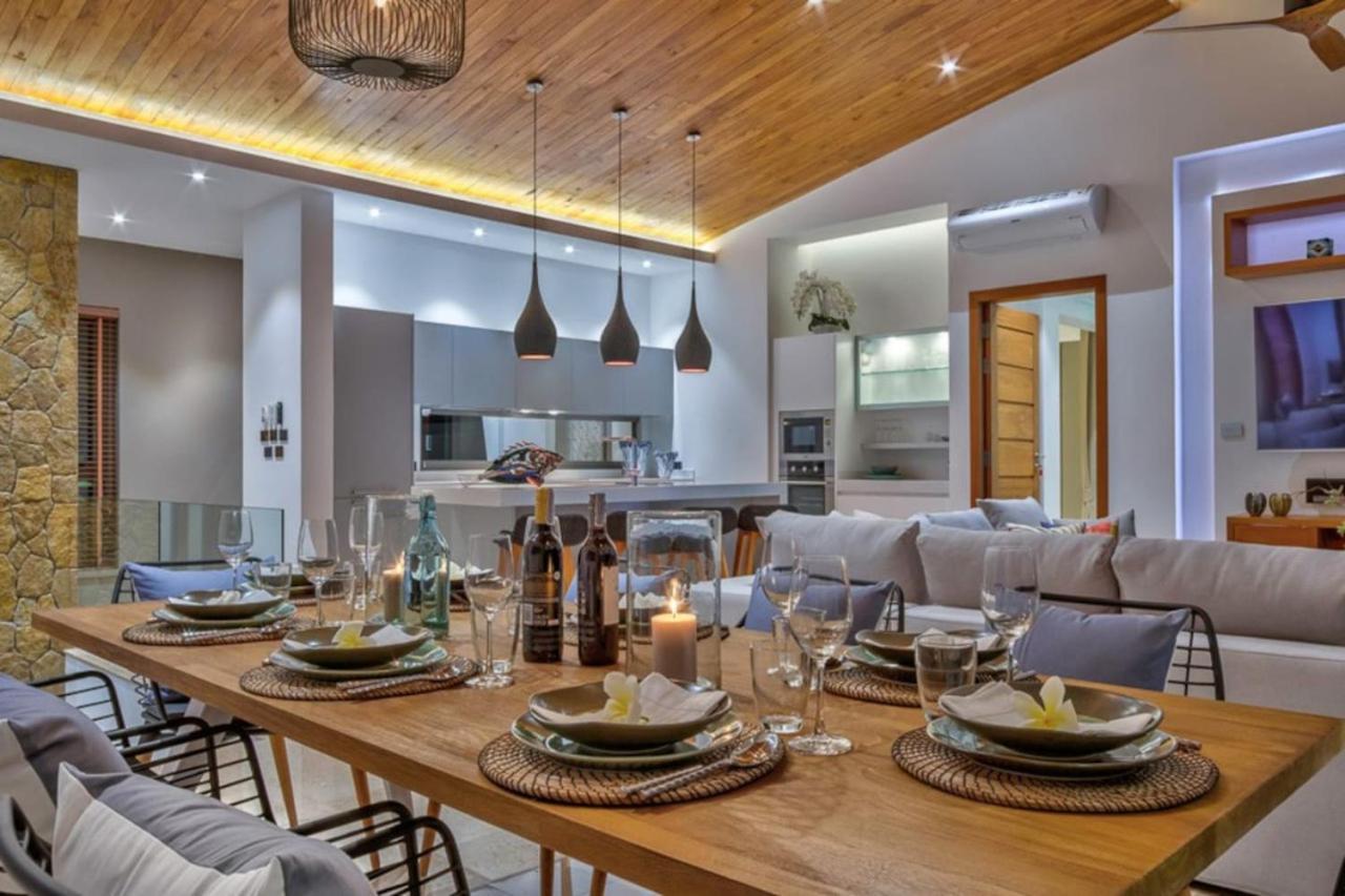 Aruna- 4 Bedroom Modern Sea View Villa, Cinema, Spa
