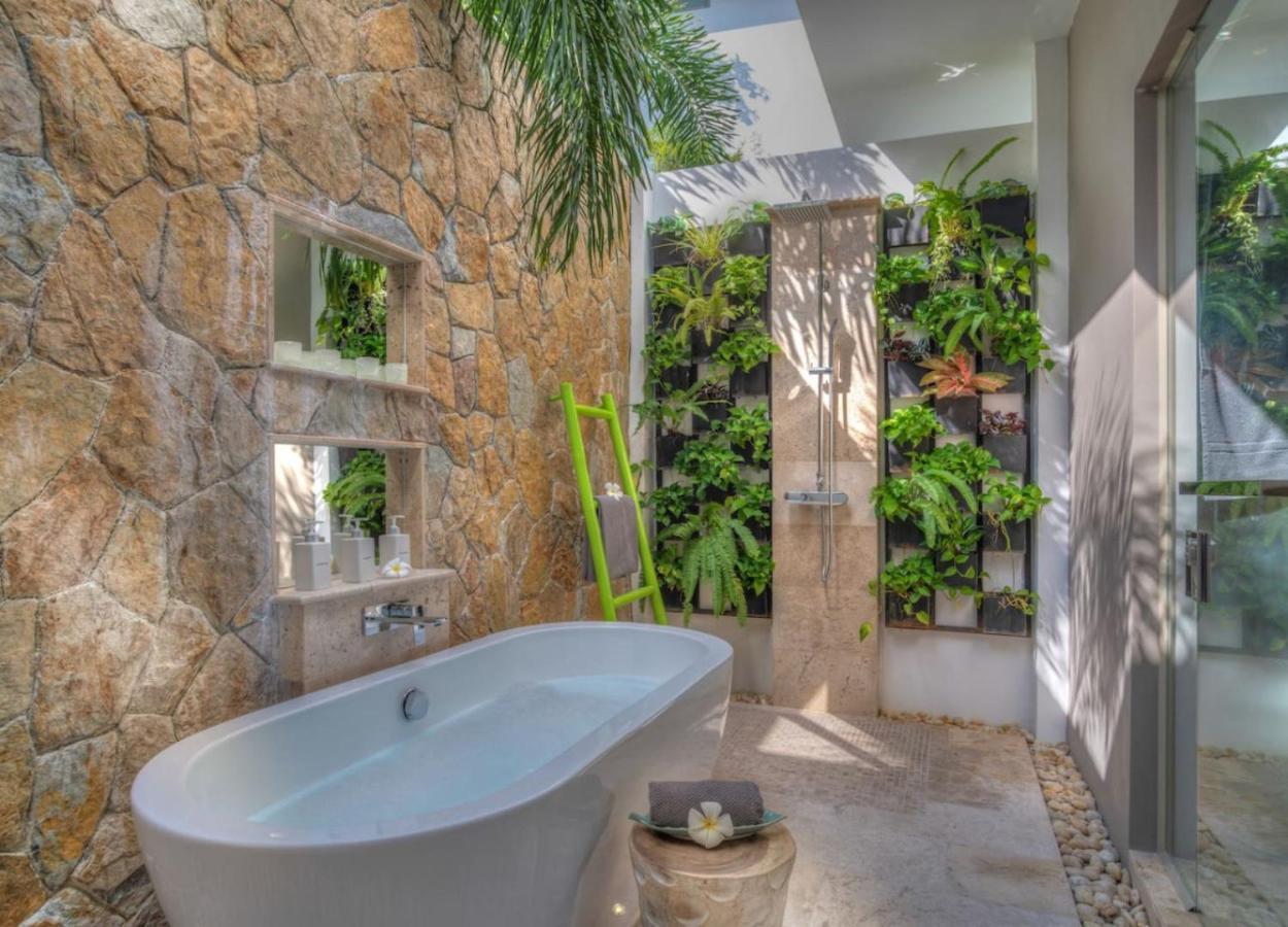 Ferienhaus Aruna- 4 Bedroom Modern Sea View Villa, Cinema, Spa *