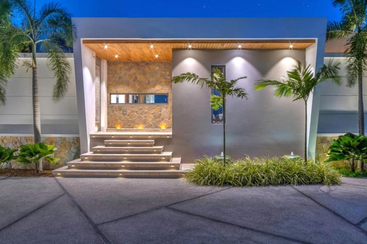 Ferienhaus Aruna- 4 Bedroom Modern Sea View Villa, Cinema, Spa *